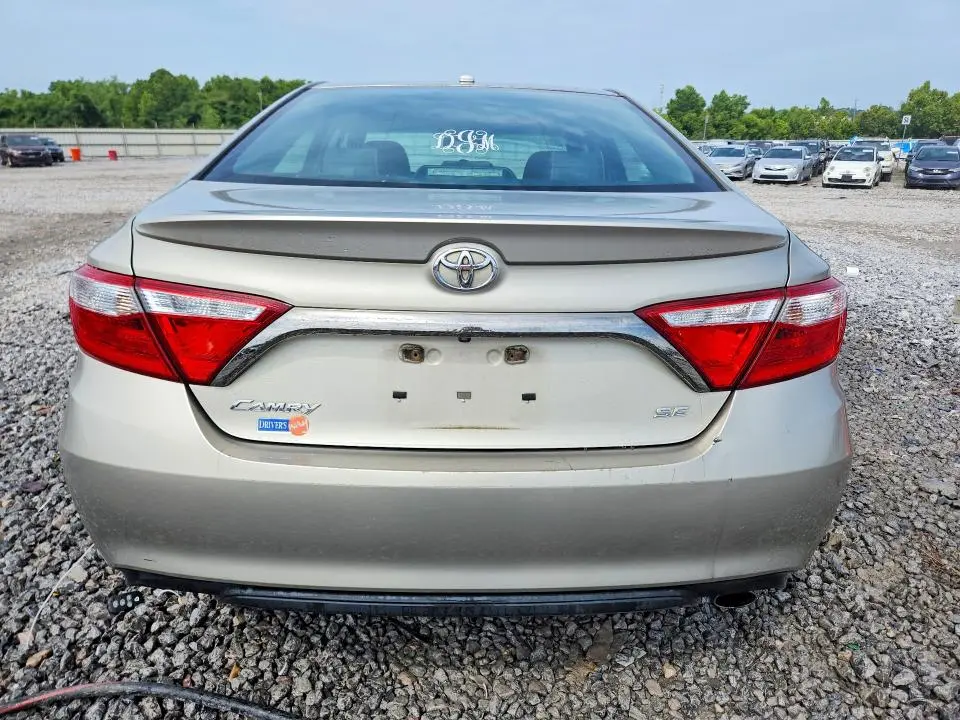 2015 TOYOTA CAMRY SE  