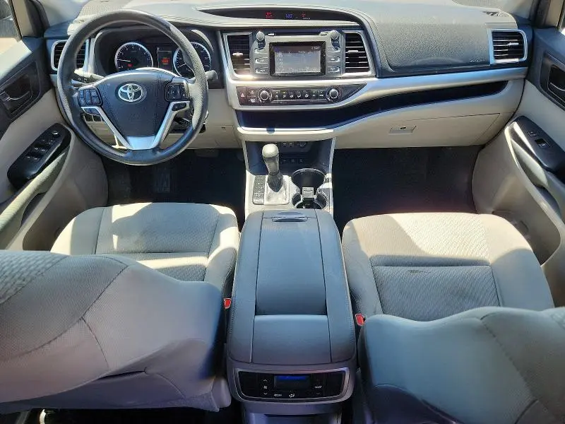 2019 TOYOTA HIGHLANDER LE  