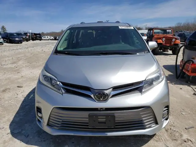2020 TOYOTA SIENNA XLE  