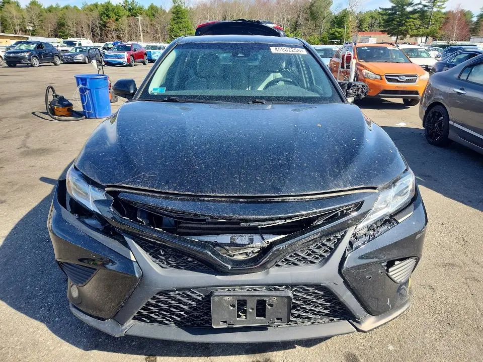 2018 TOYOTA CAMRY SE  