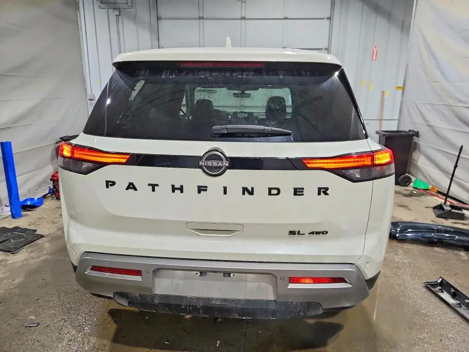 2023 NISSAN PATHFINDER SL  