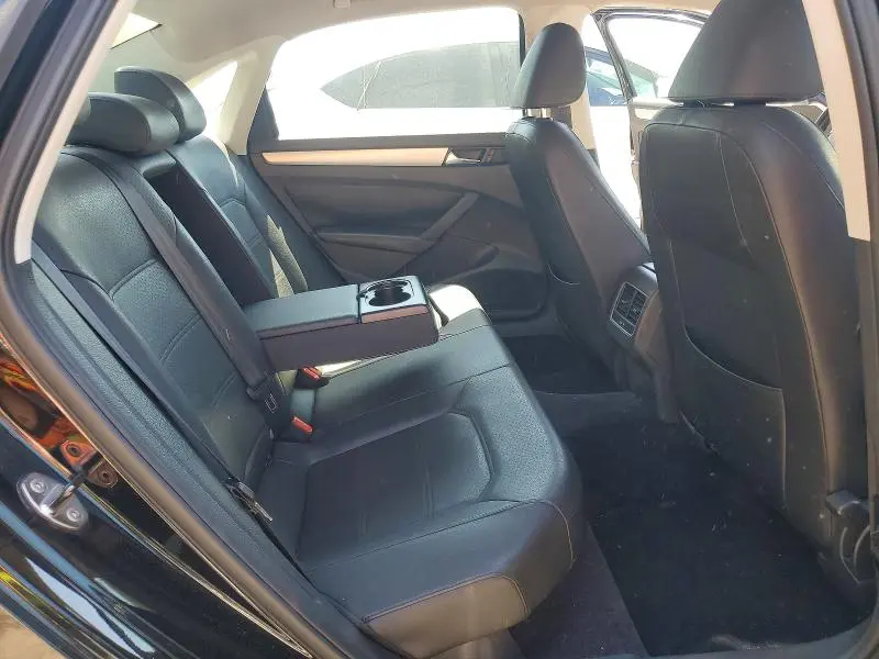 2013 VOLKSWAGEN PASSAT SE  
