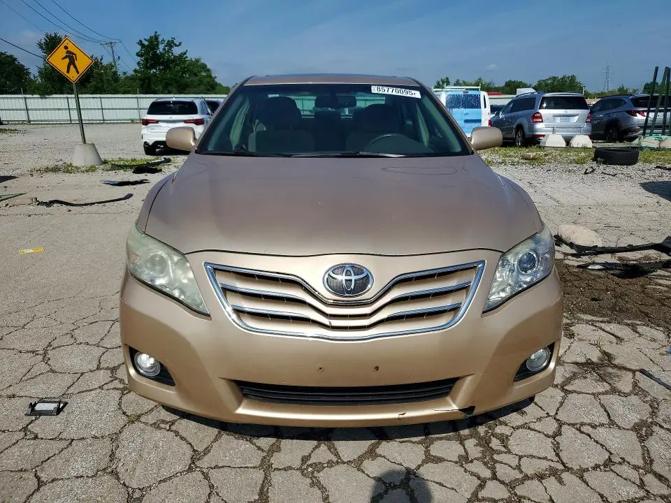 2010 TOYOTA CAMRY XLE  