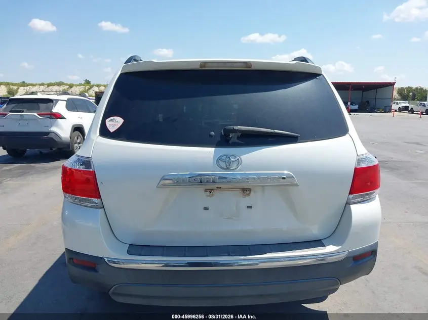 2013 TOYOTA HIGHLANDER SE V6
