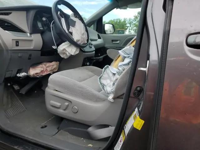 2016 TOYOTA SIENNA LE  