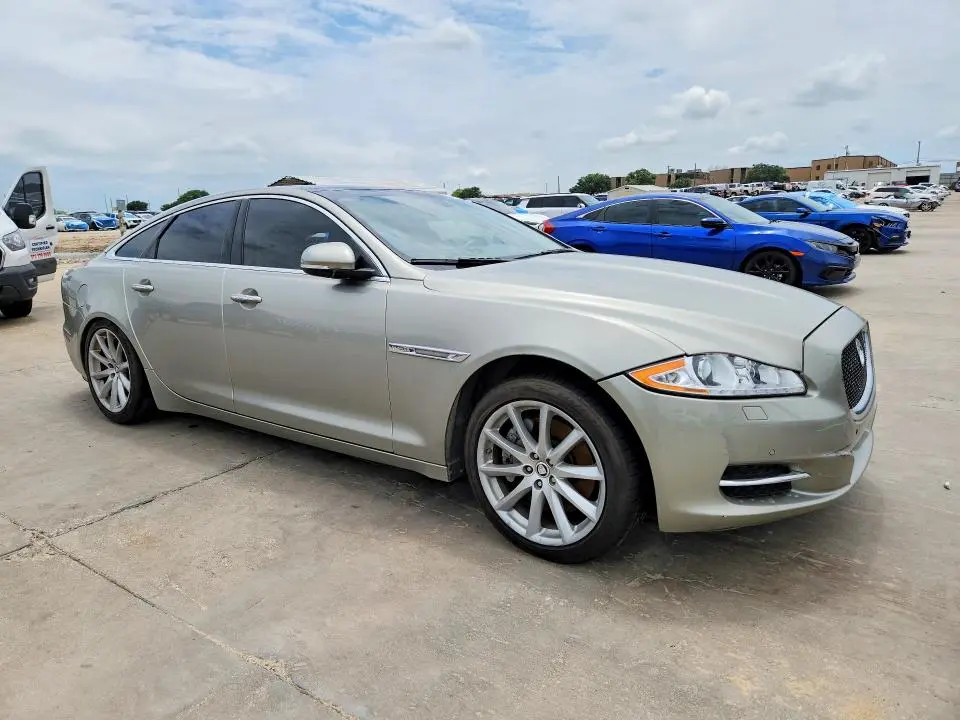 2013 JAGUAR XJ   