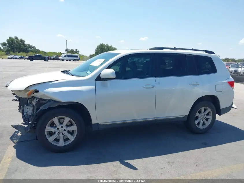 2013 TOYOTA HIGHLANDER SE V6