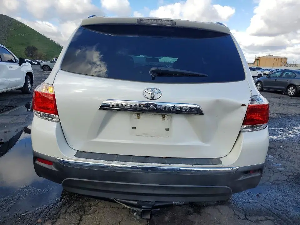 2011 TOYOTA HIGHLANDER BASE  