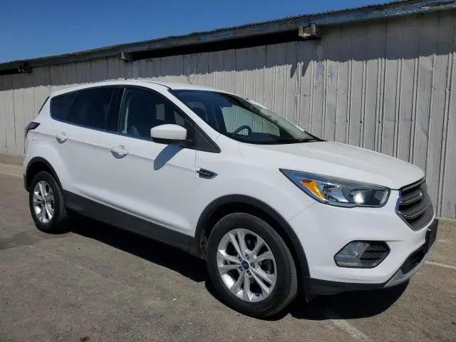 2017 FORD ESCAPE SE  