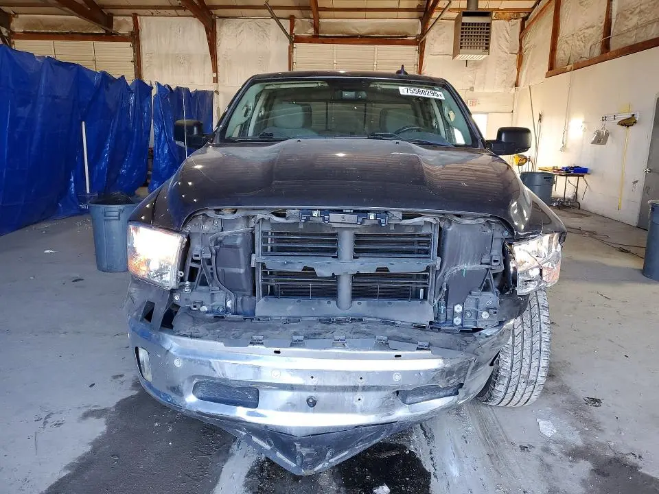 2016 RAM 1500 SLT  
