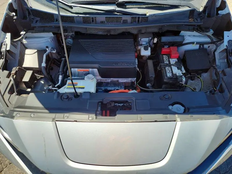2022 NISSAN LEAF S  