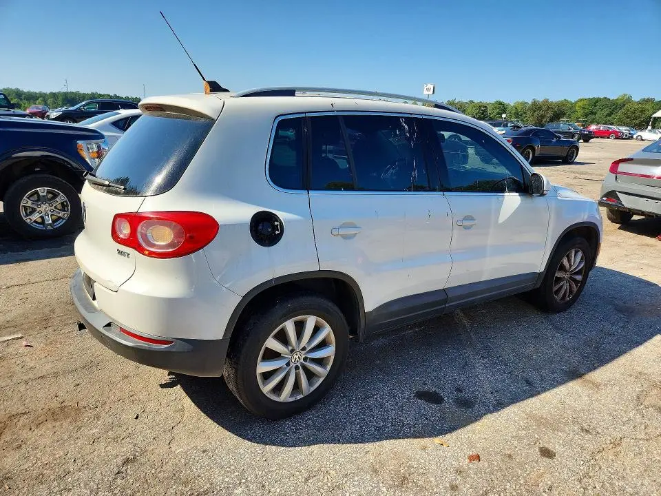 2011 VOLKSWAGEN TIGUAN S  