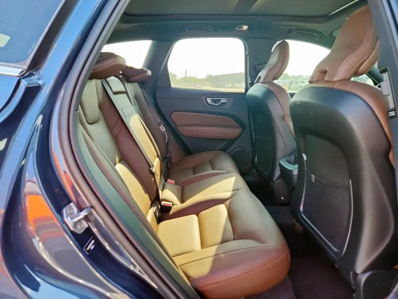 2021 VOLVO XC60 T5 MOMENTUM  