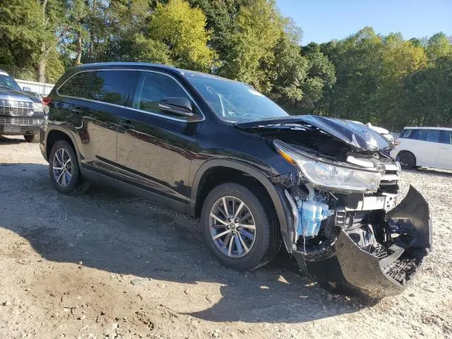 2019 TOYOTA HIGHLANDER SE  