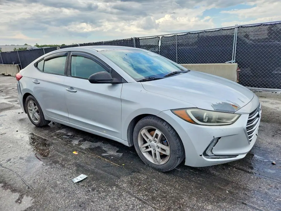 2018 HYUNDAI ELANTRA SE  