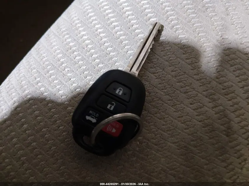 2016 TOYOTA CAMRY LE