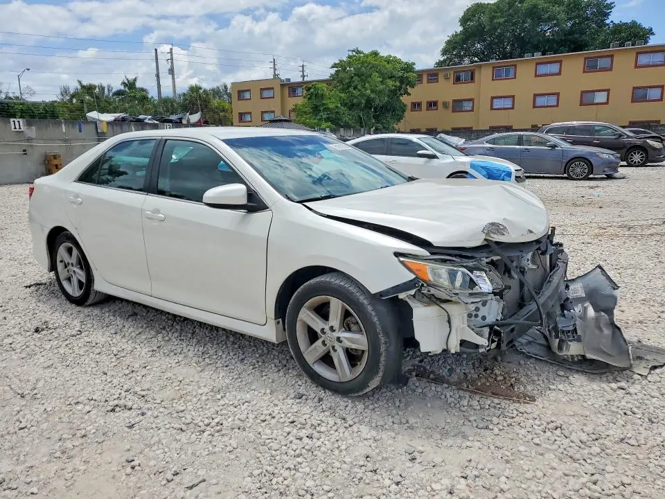 2014 TOYOTA CAMRY SE  