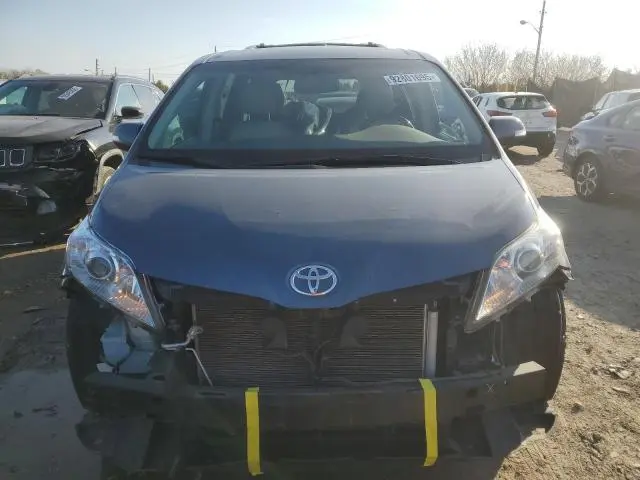2013 TOYOTA SIENNA XLE  