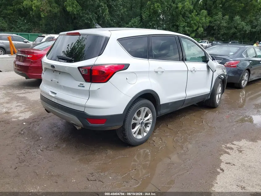 2019 FORD ESCAPE SE