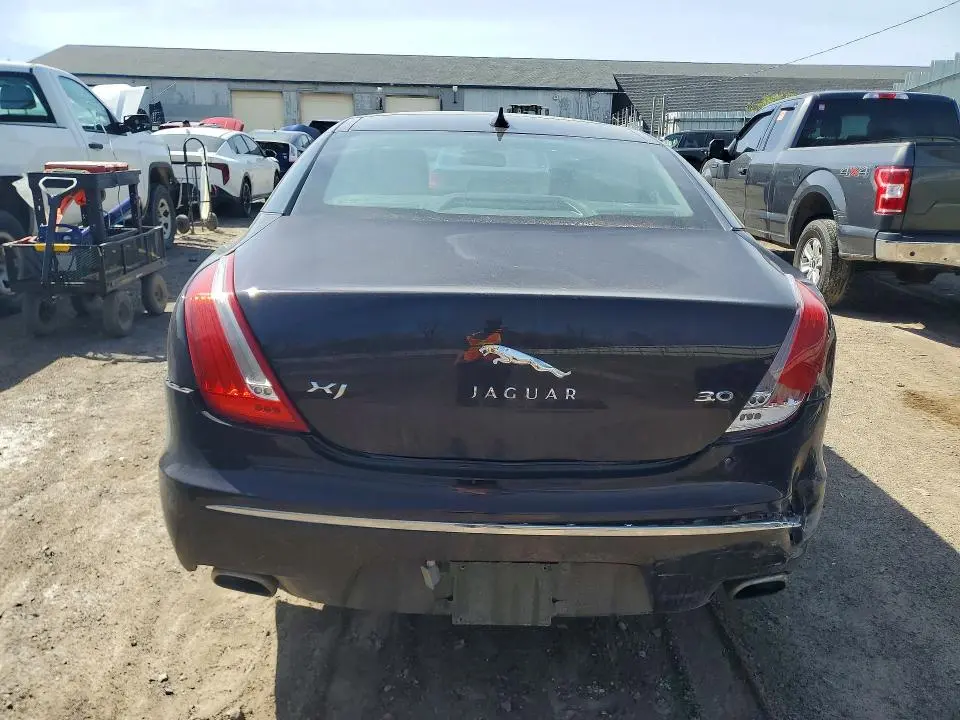 2013 JAGUAR XJ   