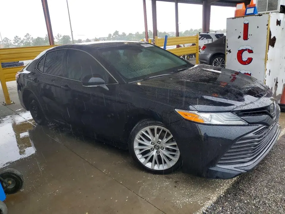 2018 TOYOTA CAMRY XLE  