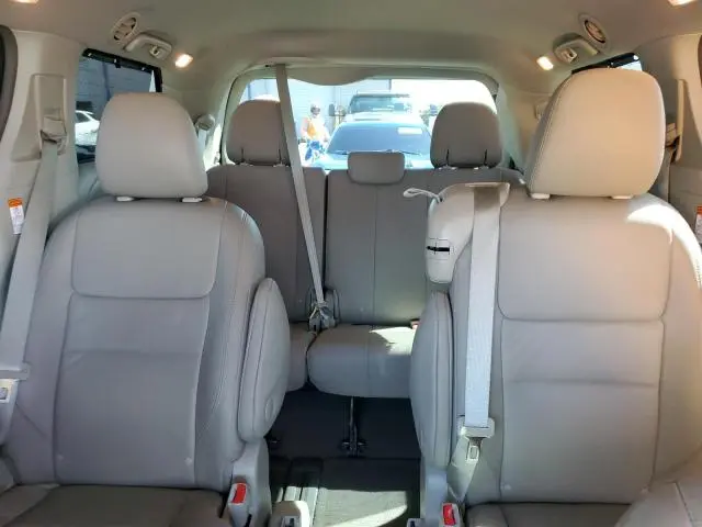 2017 TOYOTA SIENNA XLE  
