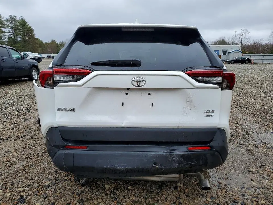 2025 TOYOTA RAV4 XLE  