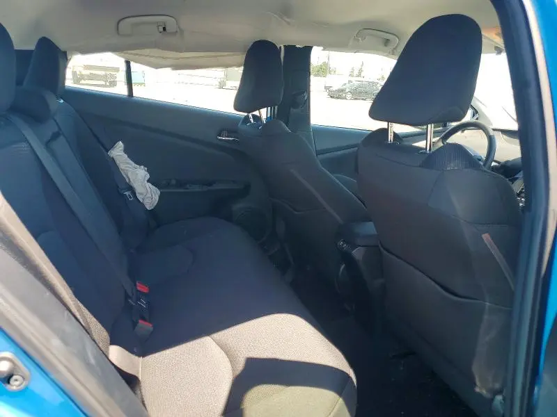 2022 TOYOTA PRIUS LE  