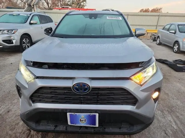 2021 TOYOTA RAV4 XLE  