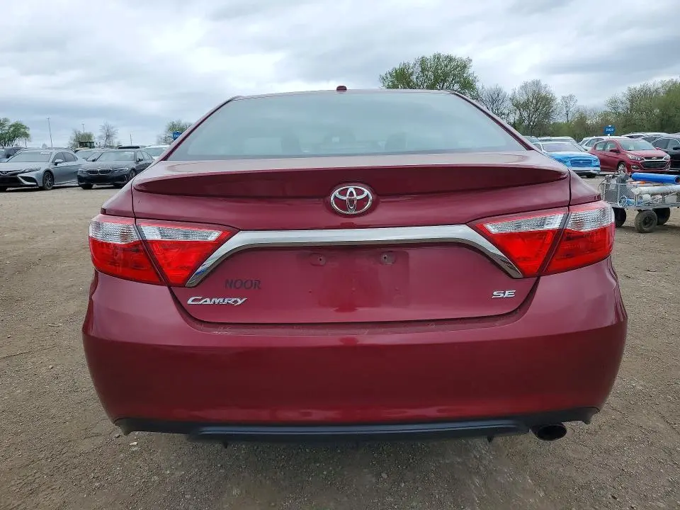 2015 TOYOTA CAMRY SE  