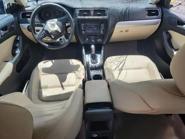 2013 VOLKSWAGEN JETTA SE  