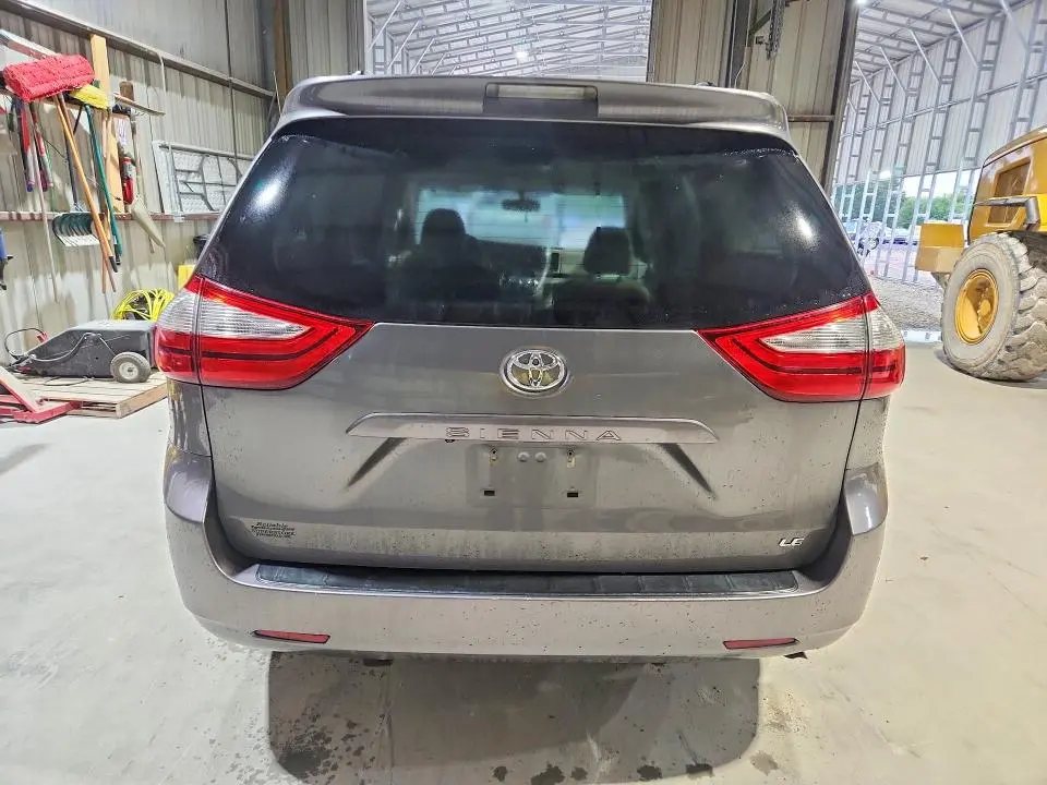 2017 TOYOTA SIENNA LE  