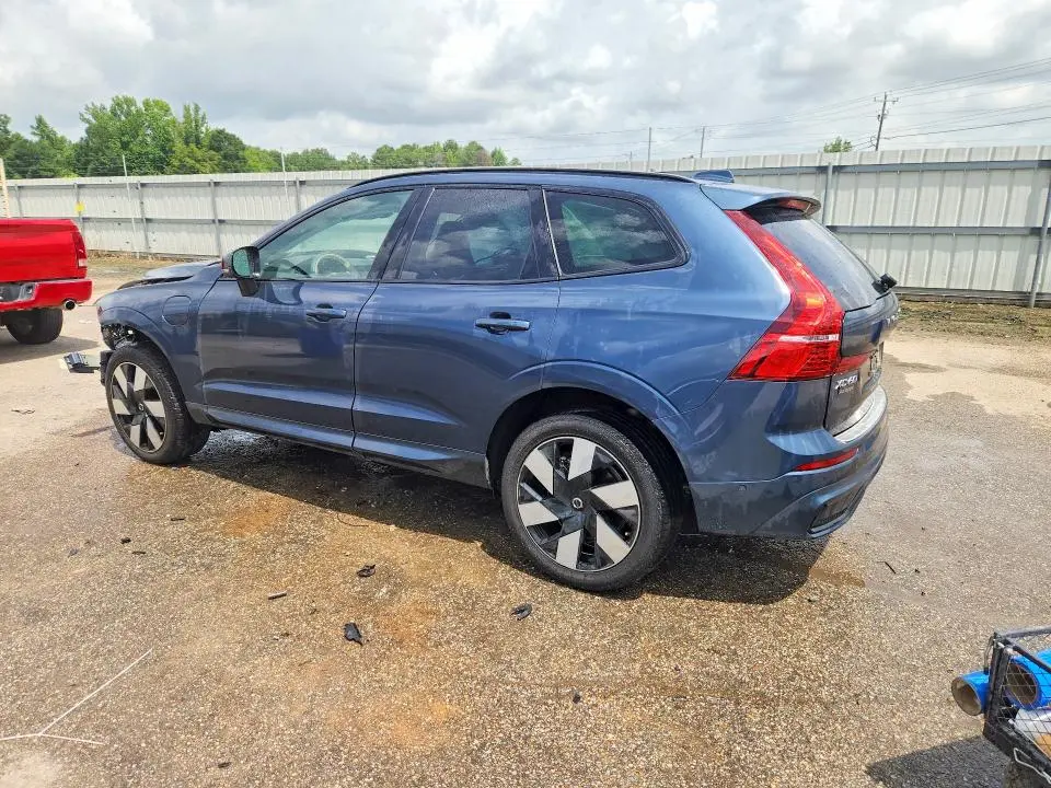 2025 VOLVO XC60 PLUS  