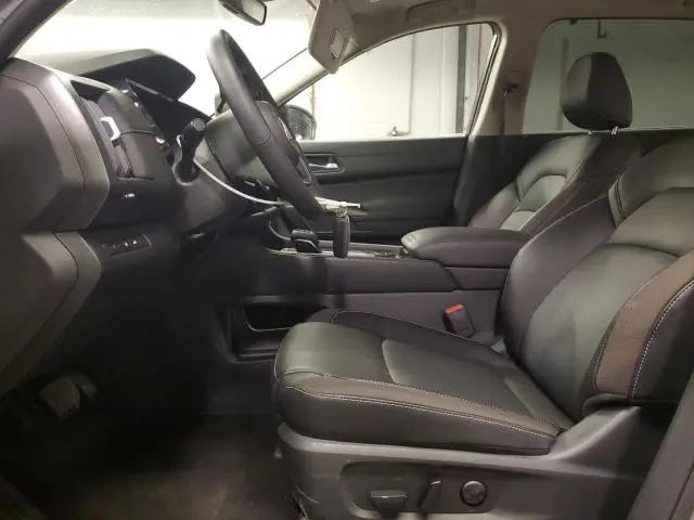 2024 NISSAN PATHFINDER SL  