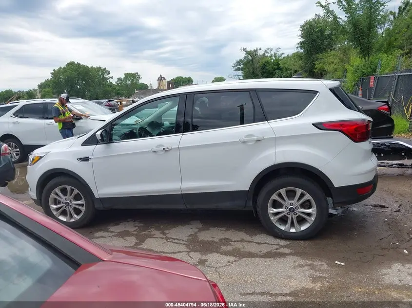 2019 FORD ESCAPE SE