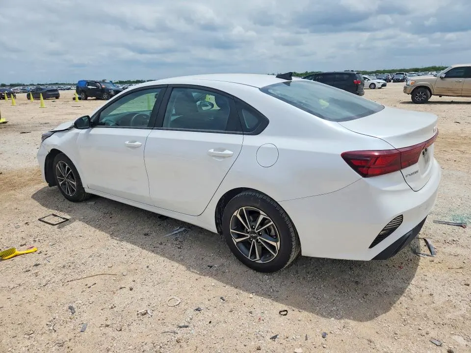 2024 KIA FORTE LXS  