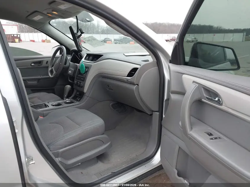 2017 CHEVROLET TRAVERSE LS