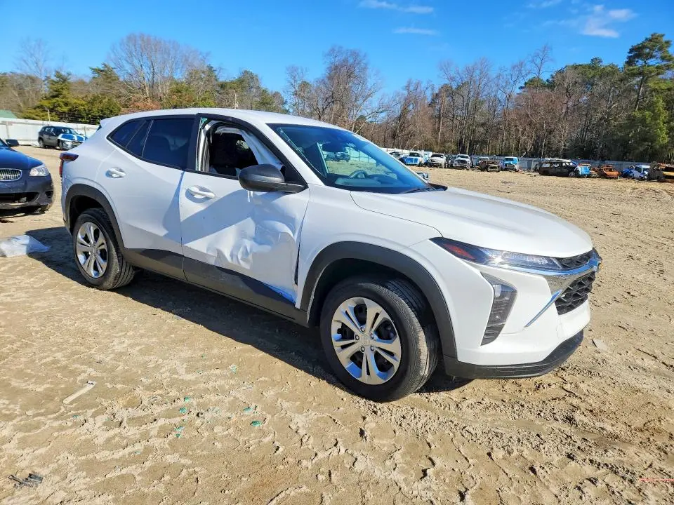 2025 CHEVROLET TRAX LS  
