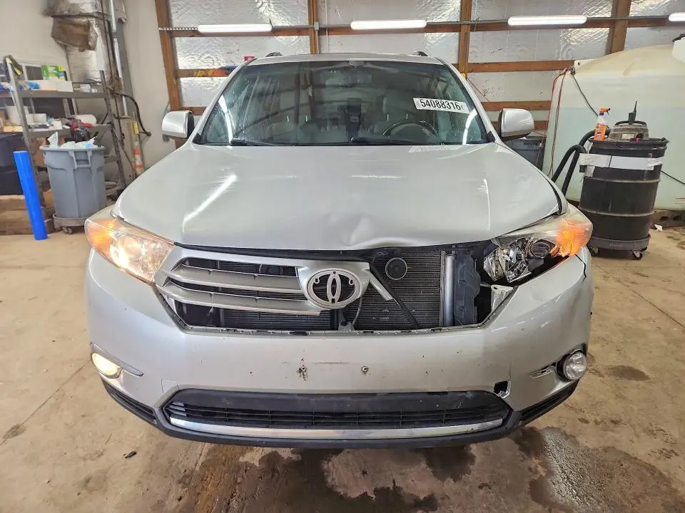 2012 TOYOTA HIGHLANDER SE  