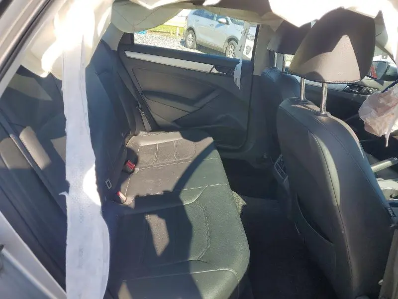 2013 VOLKSWAGEN PASSAT SE  