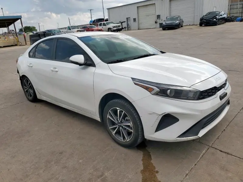 2022 KIA FORTE FE  