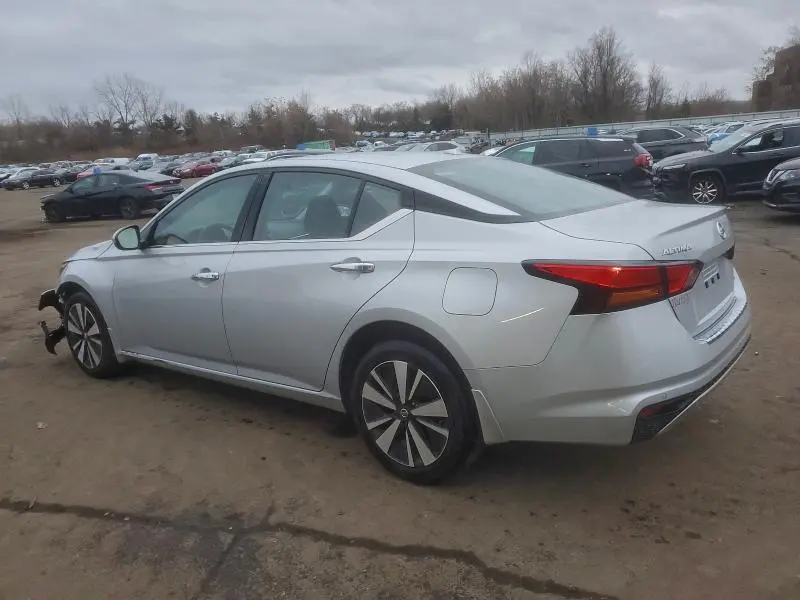 2022 NISSAN ALTIMA SV  