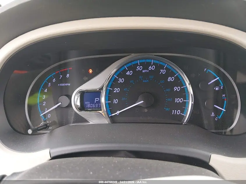 2013 TOYOTA SIENNA XLE V6 8 PASSENGER
