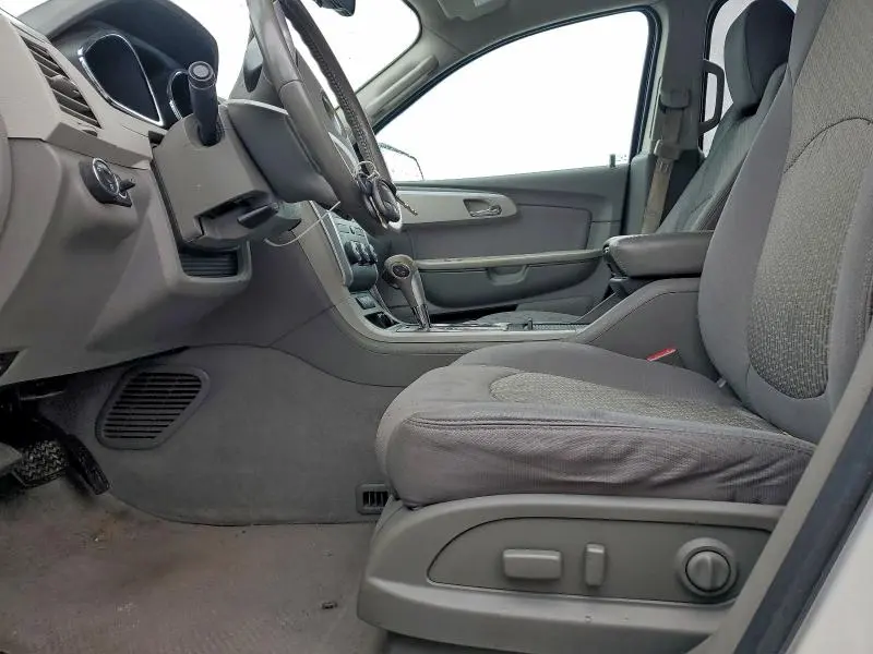 2012 CHEVROLET TRAVERSE LS  