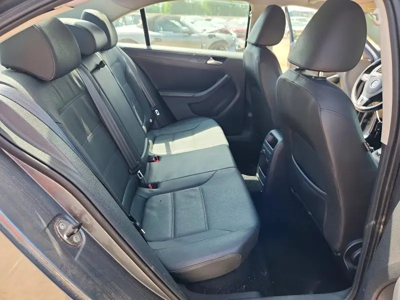 2011 VOLKSWAGEN JETTA SE  