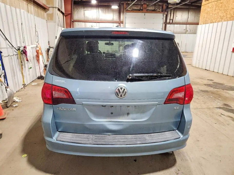 2010 VOLKSWAGEN ROUTAN SE  