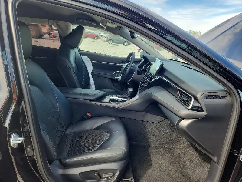 2022 TOYOTA CAMRY XLE  