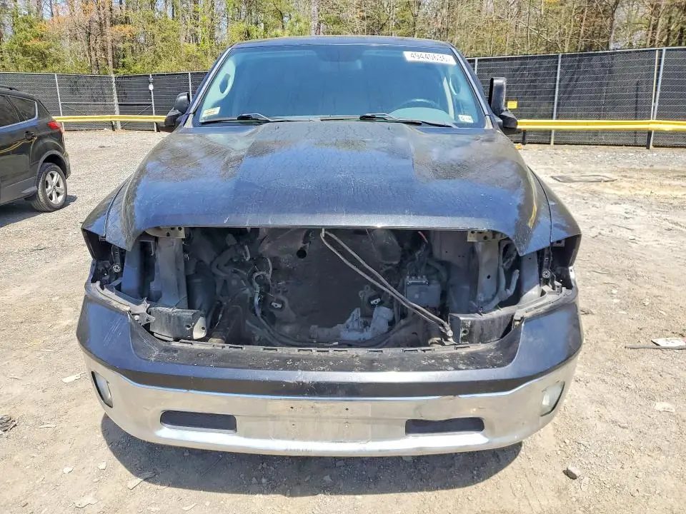 2016 RAM 1500 SLT  