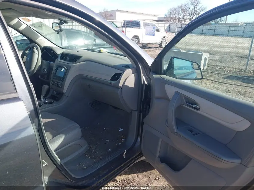 2013 CHEVROLET TRAVERSE LS