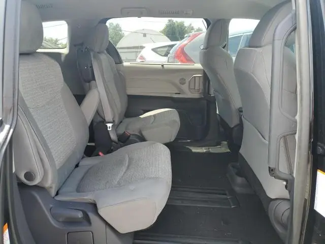 2021 TOYOTA SIENNA LE  